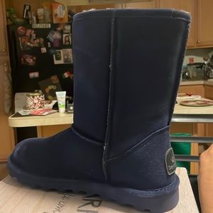 Blue bear paw boots size 9